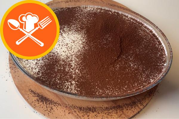 Το πιο νόστιμο κέικ κουταλιού που μπορείτε να ετοιμάσετε σε 5 λεπτά (με βίντεο)